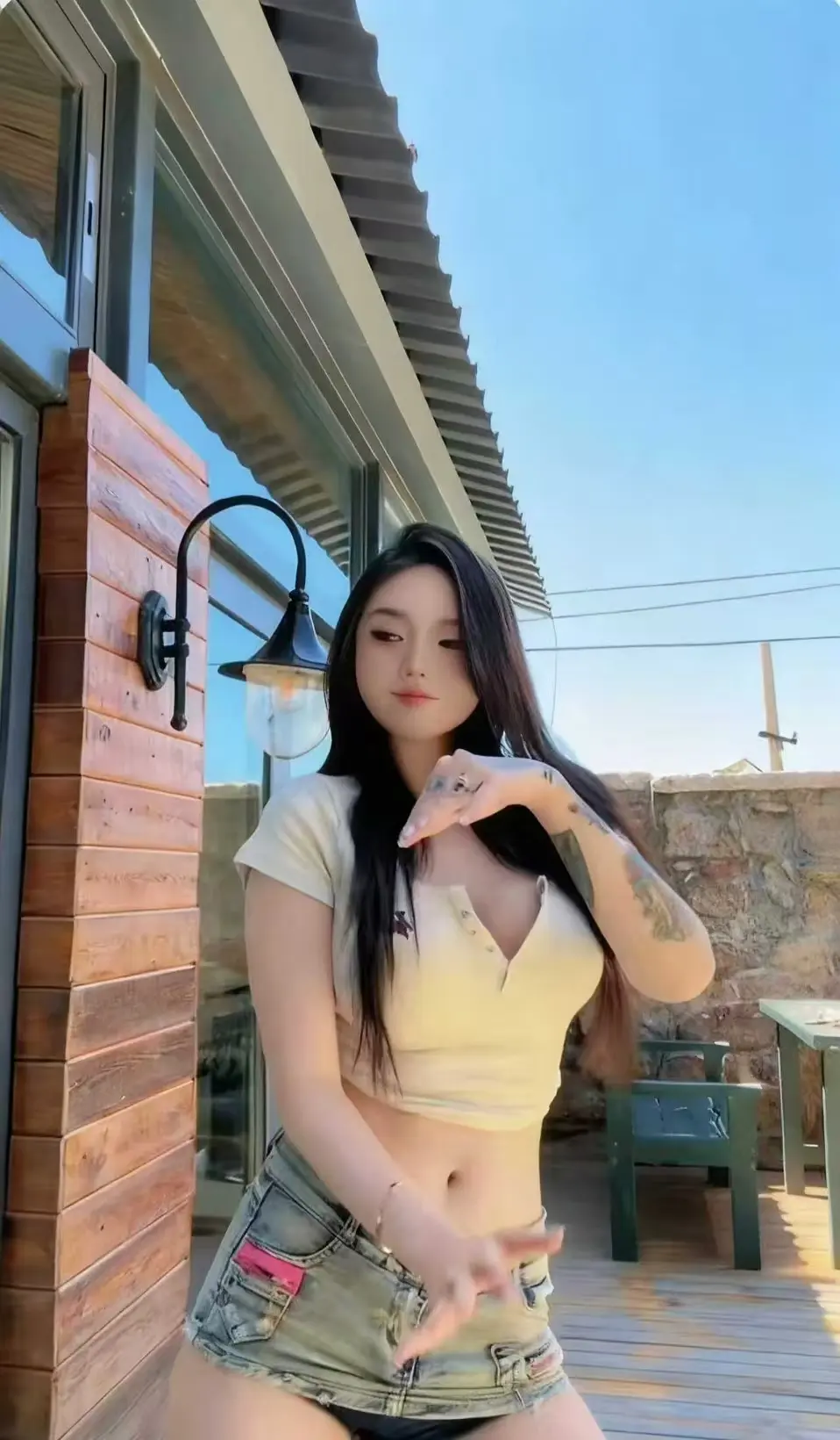 《Meena 成美男》高清全集在线观看-免费无删减中文版资源-网盘便捷备份存储-一次看遍Meena成美男