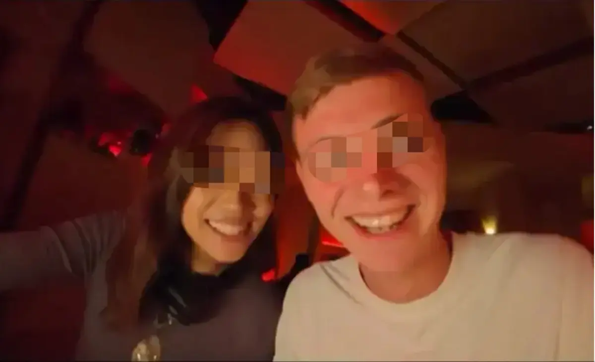 《西安麻辣烫女孩》高清完整版在线观看-海外UP主西安夜游意外纪录《西安麻辣烫女孩》-无删减全片首次公开-镜头外真实反应看哭网友