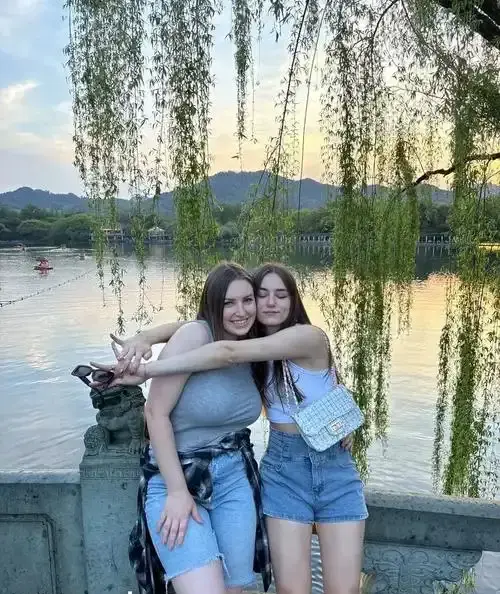 《艾玛马克斯的屈服》未删减版HD在线观看-《艾玛马克斯的屈服》啄木鸟系列高清完整版-免费1080P无广告播放