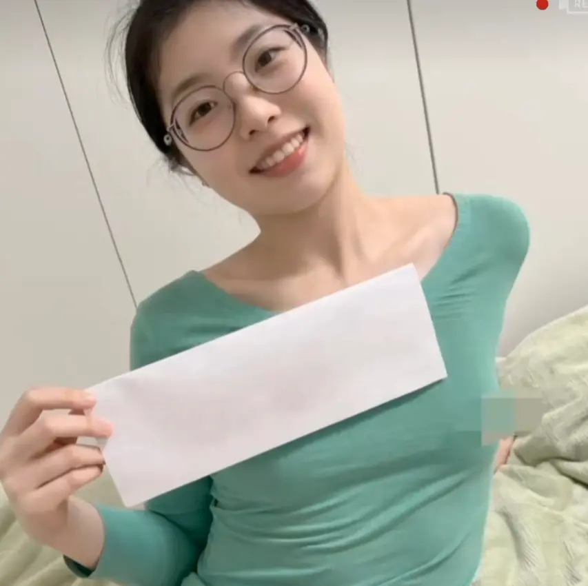 秦嘉妮《秦嘉妮/秦嘉倪》1080P无损无删节完整版-青筋女王作品持续更新-邯郸眼镜妹生活合集-告别滤镜焦虑免费在线观看秦嘉倪全系列
