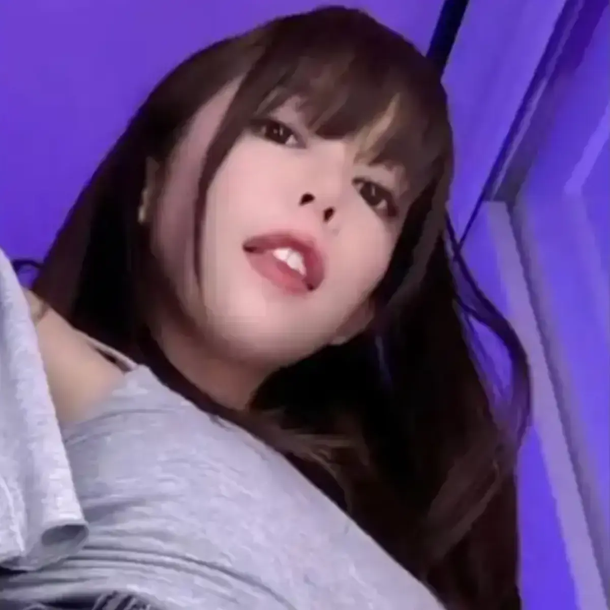 《绯红小猫kittyxkum》相关资源图片